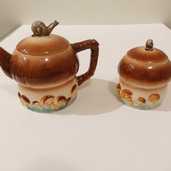 🍄 Vintage Ceramic Mushroom Theme Teapot with Snail Handle Lid 🍄 - Picture 2 of 13